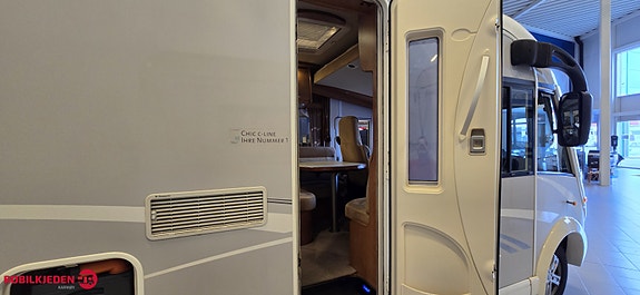 Carthago TOURER C1 I142, 5 seter, romslig 6,8m bobil pga tverrstilt dobbeltseng, 4250 kg gir en del nyttelast og det trengs med så stort lasterom 30 of 30