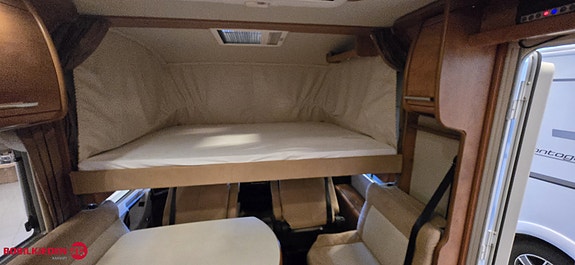 Carthago TOURER C1 I142, 5 seter, romslig 6,8m bobil pga tverrstilt dobbeltseng, 4250 kg gir en del nyttelast og det trengs med så stort lasterom 8 of 30