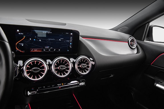 Mercedes-Benz EQA300 21 of 28