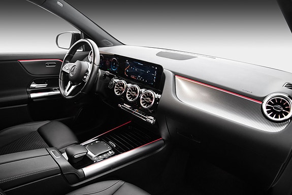 Mercedes-Benz EQA300 17 of 28