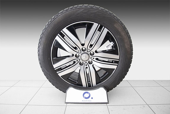 Mercedes-Benz EQA300 11 of 28