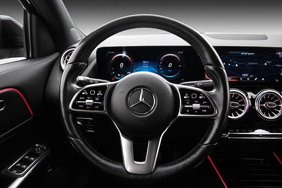Mercedes-Benz EQA300 15 of 28