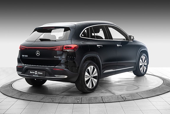 Mercedes-Benz EQA300 5 of 28