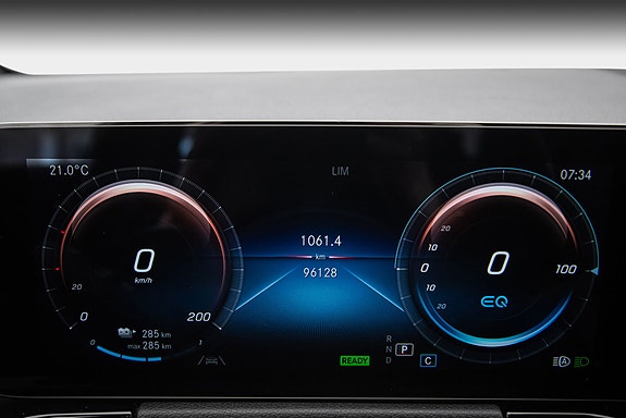 Mercedes-Benz EQA300 25 of 28