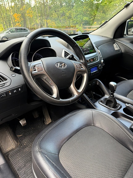 Hyundai ix35 2 of 21