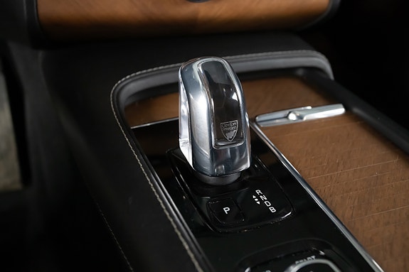 Volvo XC90 13 of 24