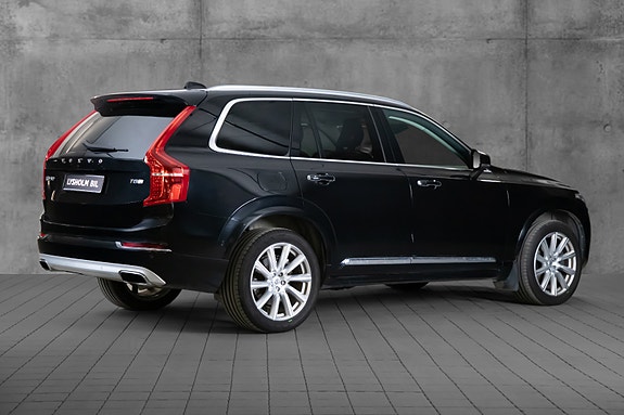 Volvo XC90 2 of 24