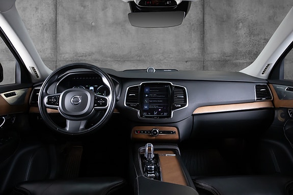 Volvo XC90 8 of 24