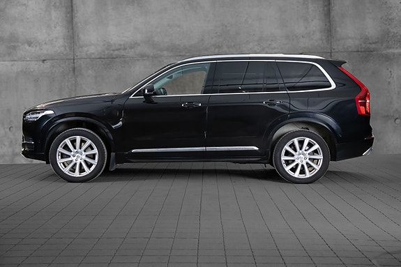 Volvo XC90 3 of 24