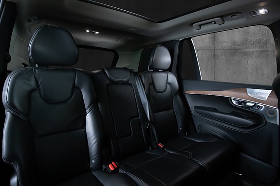 Volvo XC90 12 of 24