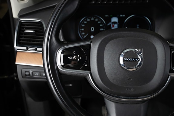 Volvo XC90 16 of 24
