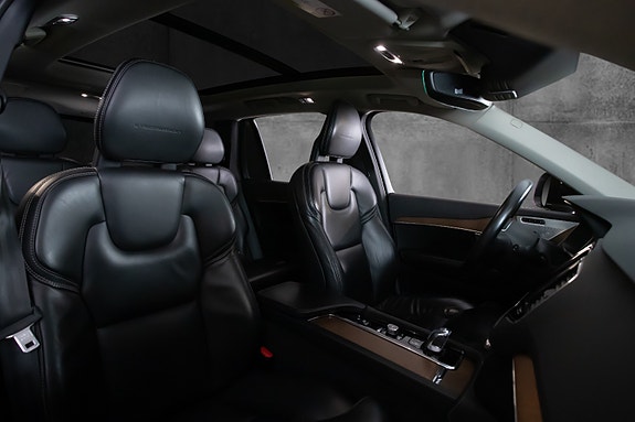 Volvo XC90 11 of 24