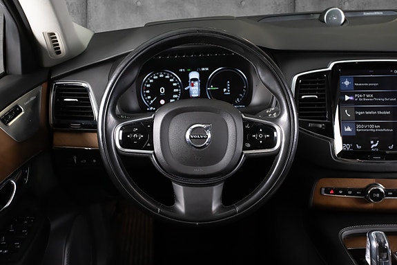 Volvo XC90 10 of 24