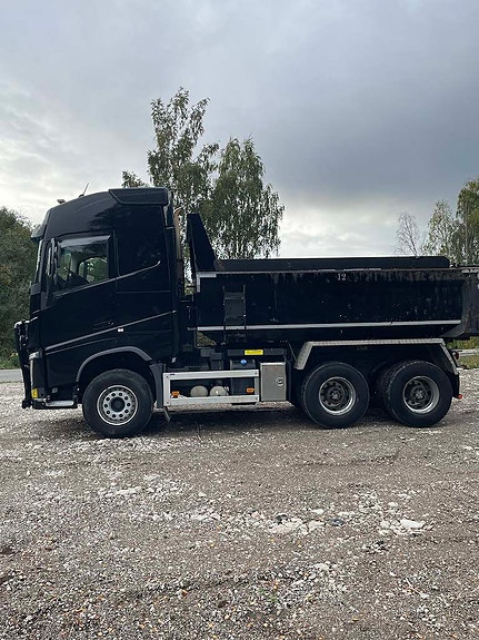 Volvo FH 540 2 of 17