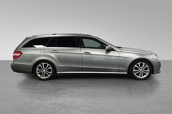 Mercedes-Benz E250 3 of 30