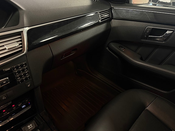 Mercedes-Benz E250 21 of 30