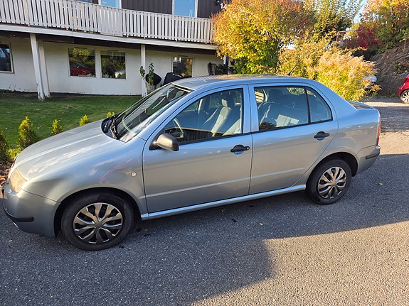 Skoda Fabia 2 of 13