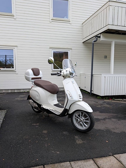 Vespa Primavera 125 3 of 15