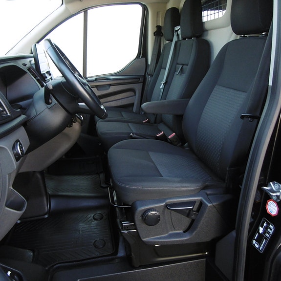 Ford Transit Custom 300L 13 of 30