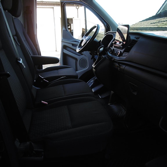 Ford Transit Custom 300L 24 of 30