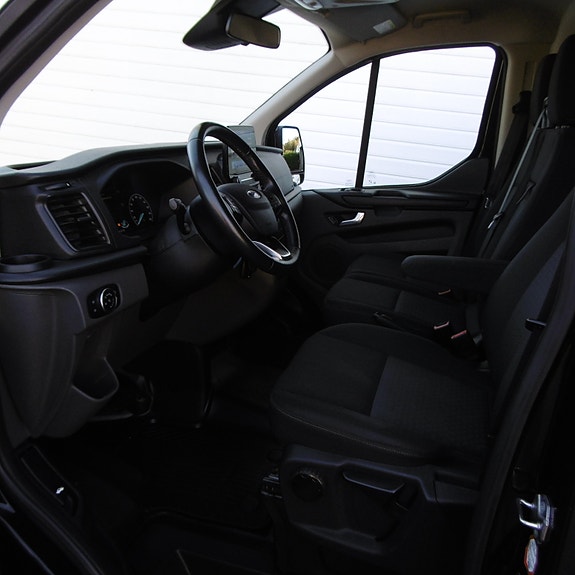 Ford Transit Custom 300L 14 of 30