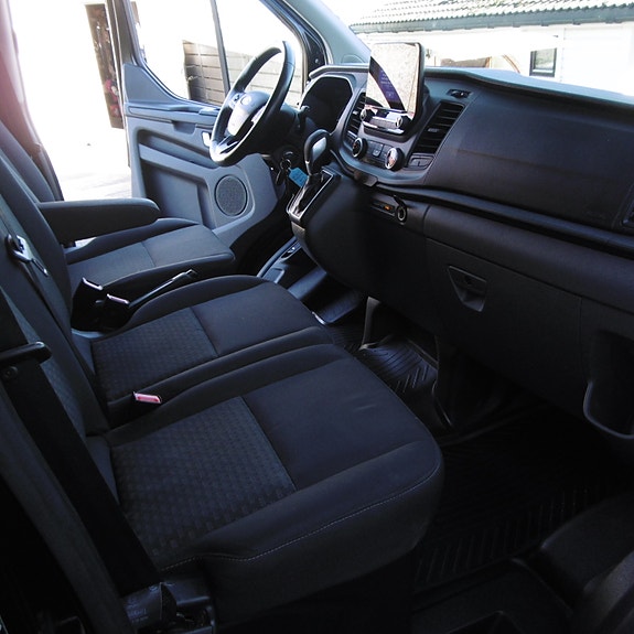 Ford Transit Custom 300L 25 of 30