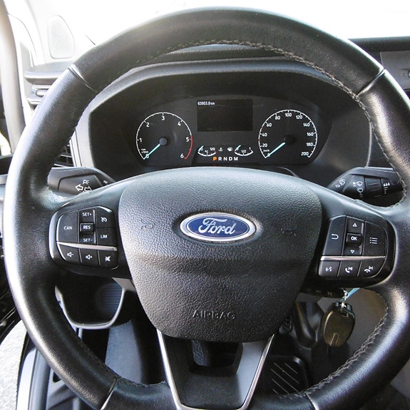 Ford Transit Custom 300L 18 of 30