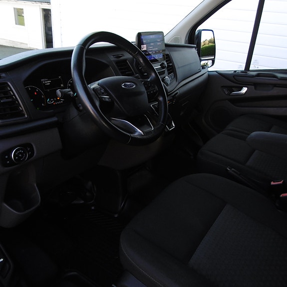 Ford Transit Custom 300L 15 of 30