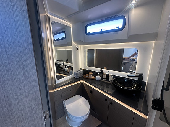 NYHET – BENETEAU GRAN TURISMO 40 – 2 x MERCURY V10 400 HK 17 of 22