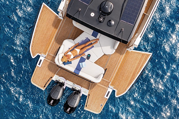 NYHET – BENETEAU GRAN TURISMO 40 – 2 x MERCURY V10 400 HK 2 of 22