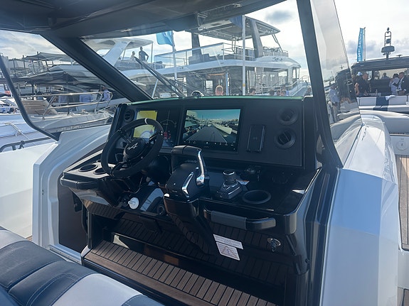 NYHET – BENETEAU GRAN TURISMO 40 – 2 x MERCURY V10 400 HK 6 of 22