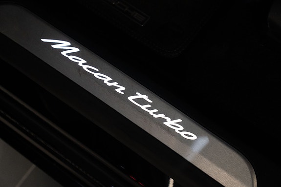 Porsche Macan 14 of 30