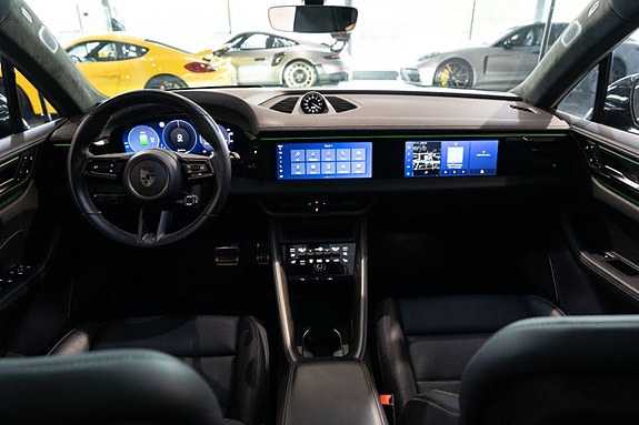 Porsche Macan 30 of 30