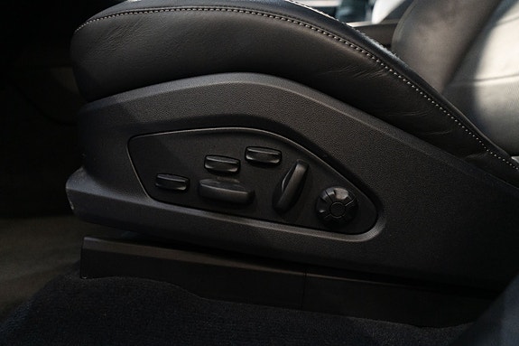 Porsche Macan 15 of 30