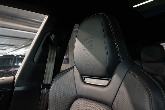 Porsche Macan 27 of 30