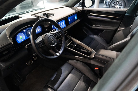 Porsche Macan 12 of 30