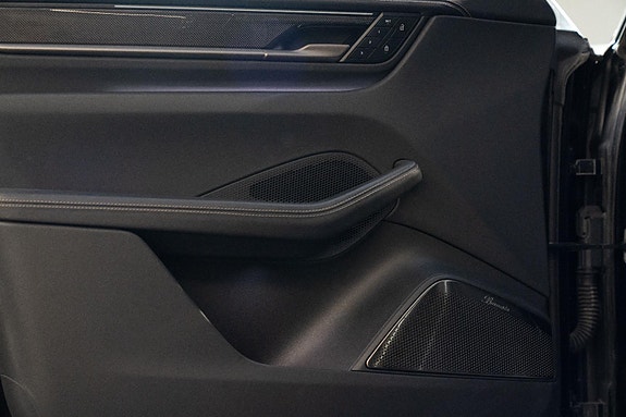 Porsche Macan 13 of 30