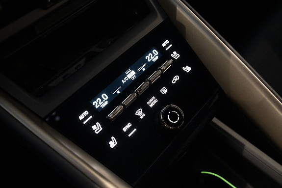 Porsche Macan 28 of 30