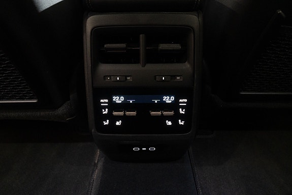 Porsche Macan 29 of 30