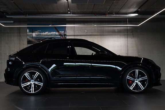 Porsche Macan 7 of 30