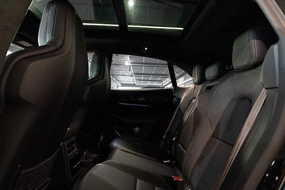 Porsche Macan 11 of 30