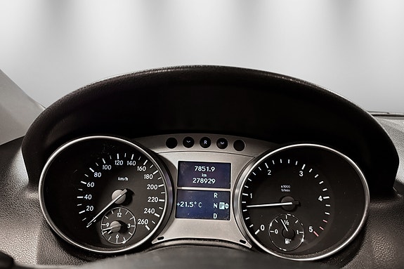 Mercedes-Benz ML280 29 of 30