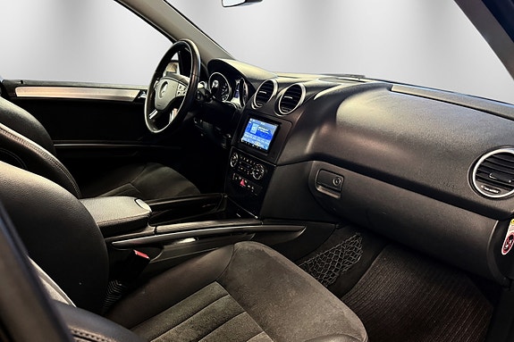 Mercedes-Benz ML280 22 of 30