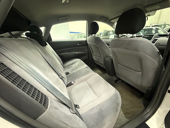 Toyota Prius 21 of 30