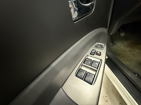 Toyota Prius 23 of 30