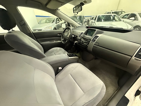 Toyota Prius 17 of 30