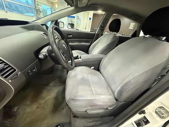 Toyota Prius 18 of 30