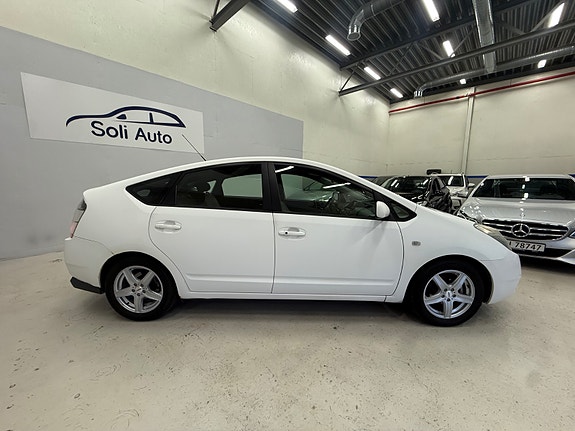 Toyota Prius 6 of 30