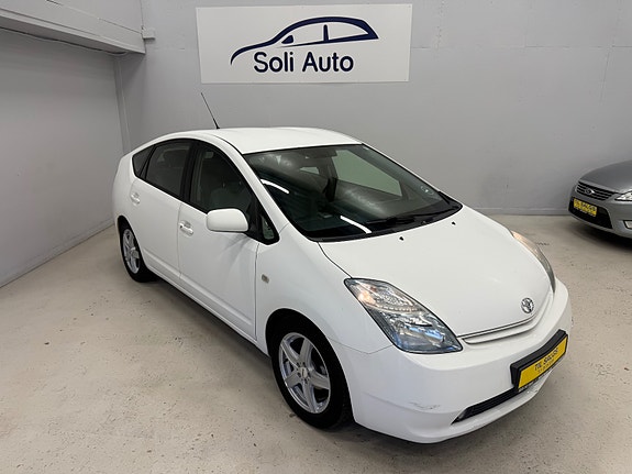 Toyota Prius 3 of 30