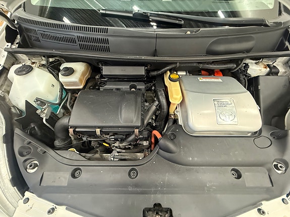 Toyota Prius 26 of 30